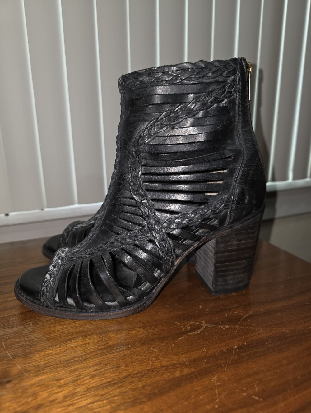 Freebird Bela Black Braided Caged Sandals Size 9 Leather - Picture 2 of 11